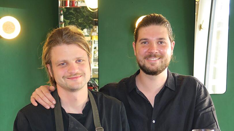 Das "Junge Römer"-Wirte-Duo: Chris Schroth (r.) und Daniel Wäcker, der auch Küchenchef ist.