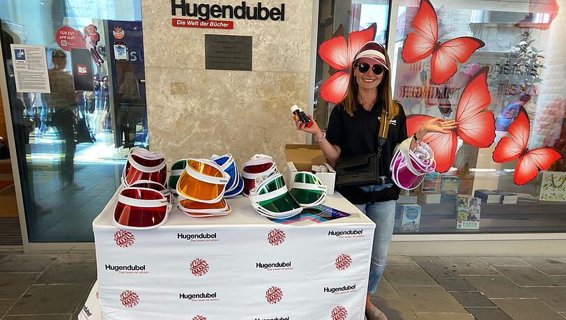 Das praktischste Giveaway verteilt Hugendubel. Sonnenschutz für den Kopf und Seifenblasen. Das praktischste Giveaway verteilt Hugendubel. Sonnenschutz für den Kopf und Seifenblasen.