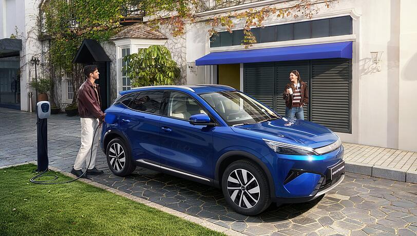 Intuitive Features und ein kreativ gestalteter Innenraum verleihen dem BYD ATTO 3 seinen charakteristischen Stil. Ein SUV mit Fahrspaß-Garantie. Intuitive Features und ein kreativ gestalteter Innenraum verleihen dem BYD ATTO 3 seinen charakteristischen Stil. Ein SUV mit Fahrspaß-Garantie.