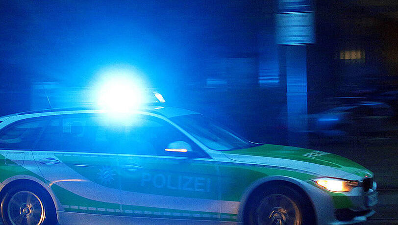 Ein betrunkener Autofahrer fragte ausgerechnet eine Polizei-Streife nach dem Weg zu einem Bordell. Ein betrunkener Autofahrer fragte ausgerechnet eine Polizei-Streife nach dem Weg zu einem Bordell.