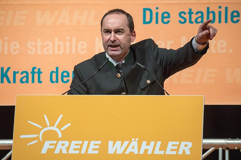 Die Bundesvorsitzende der Freien Wähler Hubert Aiwanger: «Wenn am Aschermittwoch Fleisch gegessen werden dürfte, könnte die Lieferung aus der CSU-Zentrale kommen. So viele lahme Enten gibt es dort.»