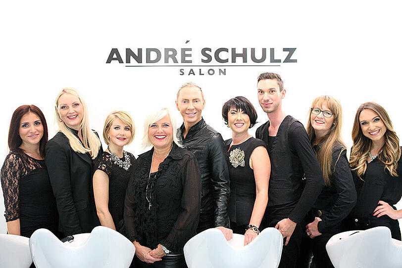 André Schulz und sein Team sind Profis in Sachen Haarschnitte, Make-up und Parfum.