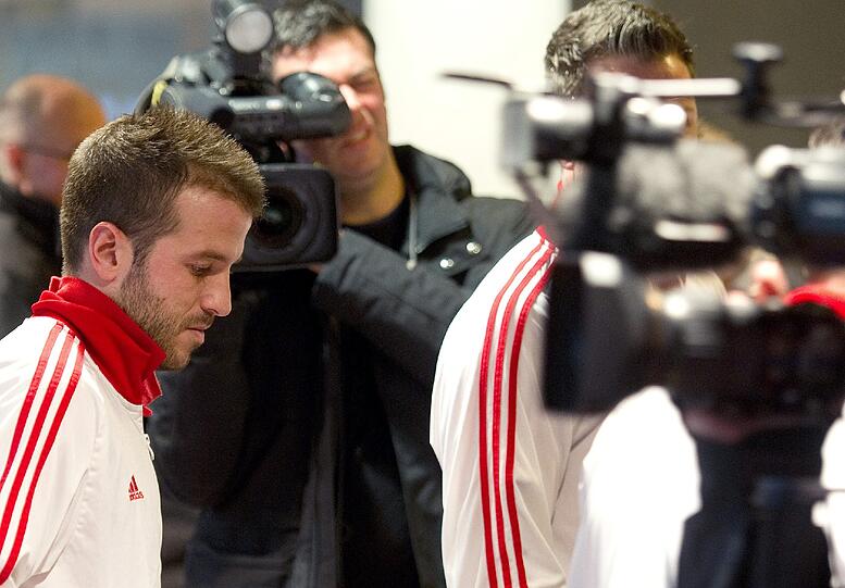 Überschattet von den Eheproblemen reist Rafael van der Vaart mit dem HSV ins Trainingslager