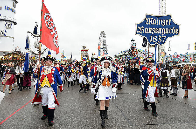 Ihr seid nur ein Karnevalsverein... Die Mainzer Prinzengarde auf der Wiesn 2016.