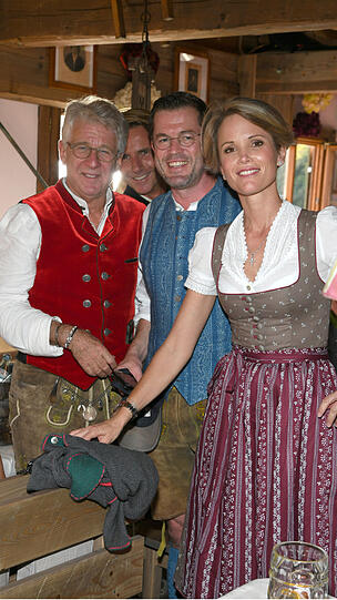 Marcel Reif mit Theodor und Stephanie zu Guttenberg.