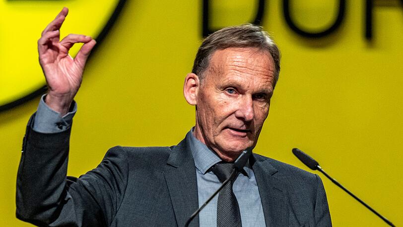 "Diese Position haben wir uns erarbeitet. Jetzt freuen wir uns aufs Finale. Da sind zu Hause 81.000, die entsprechend aus dem Häuschen sein werden", sagt BVB-Geschäftsführer Hans-Joachim Watzke mit Blick auf das Dortmunder Heimspiel gegen Mainz. (Archivbild) "Diese Position haben wir uns erarbeitet. Jetzt freuen wir uns aufs Finale. Da sind zu Hause 81.000, die entsprechend aus dem Häuschen sein werden", sagt BVB-Geschäftsführer Hans-Joachim Watzke mit Blick auf das Dortmunder Heimspiel gegen Mainz. (Archivbild)