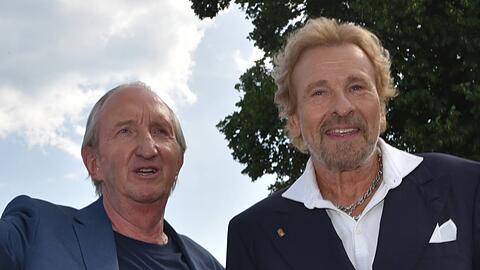 Kennen und m&ouml;gen sich seit Jahrzehnten: Die Entertainment-Legenden Mike Kr&uuml;ger (l.) und Thomas Gottschalk.