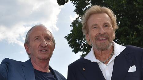 Kennen und m&ouml;gen sich seit Jahrzehnten: Die Entertainment-Legenden Mike Kr&uuml;ger (l.) und Thomas Gottschalk.