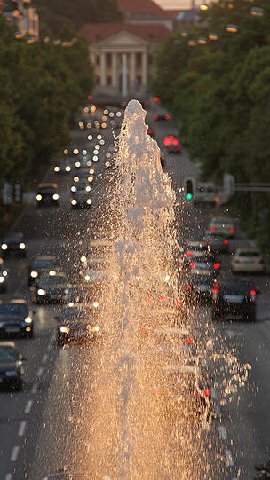 Die Sonne geht unter, der Springbrunnen sprudelt: wunderbar!