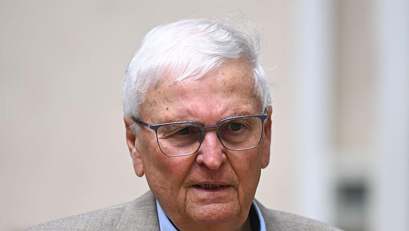 Theo Zwanziger ist nicht vor dem Landgericht Frankfurt am Main erschienen.