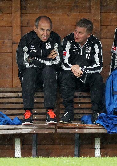 Der Coach auf der Bank.
