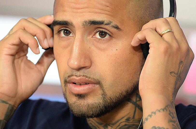 Der "Krieger" ist da: Arturo Vidal hat beim FC Bayern München einen Vierjahresvertrag unterschrieben. Klicken Sie sich durch die Bilderstrecke von Vidals ersten Tagen in München.