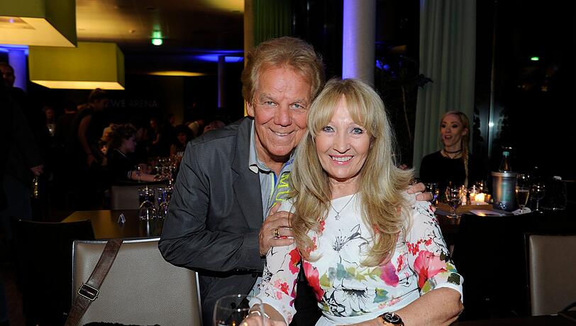 Beim Schlagercountdown 2017 war die Welt für Schlagersängerin Judith Jersey und ihren Mann noch in Ordnung. Vergangenes Jahr erlitt sie einen Stressinfarkt und musste sogar ins künstliche Koma versetzt werden. Beim Schlagercountdown 2017 war die Welt für Schlagersängerin Judith Jersey und ihren Mann noch in Ordnung. Vergangenes Jahr erlitt sie einen Stressinfarkt und musste sogar ins künstliche Koma versetzt werden.