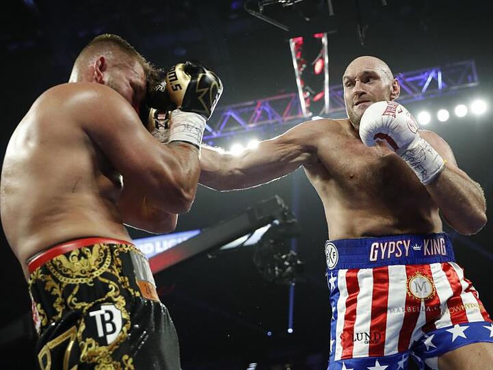 Der Kampf von Tom Schwarz (l) gegen Tyson Fury war früh beendet.