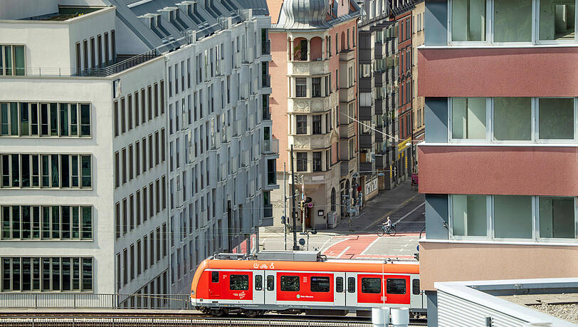 30 Prozent der Pendler kommen mit den Öffentlichen – viele davon mit der S-Bahn. 30 Prozent der Pendler kommen mit den Öffentlichen – viele davon mit der S-Bahn.