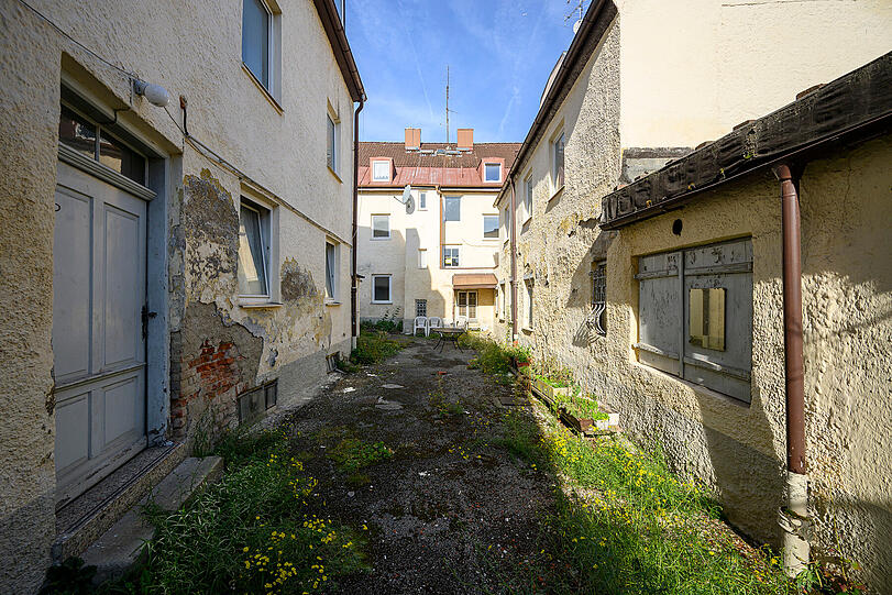 Blick aus dem Hof zum Vorderhaus. Blick aus dem Hof zum Vorderhaus.