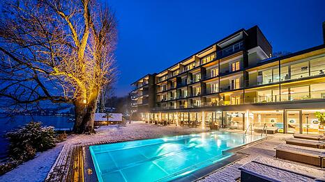 Logenplatz am Ufer des Millst&auml;tter Sees in K&auml;rnten: das Vier-Sterne-Superior-Hotel Villa Postillion am See.