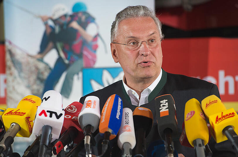 Bayerns Innenminister Joachim Herrmann will den Eingang der Riesending-Höhle dichtmachen.