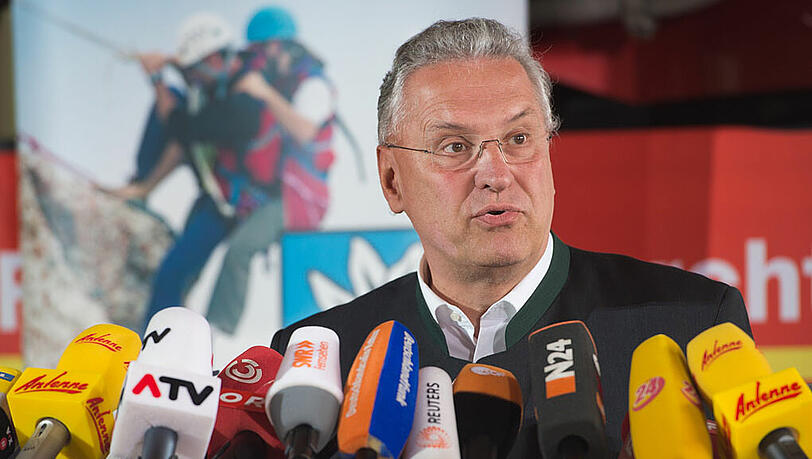 Bayerns Innenminister Joachim Herrmann will den Eingang der Riesending-Höhle dichtmachen. Bayerns Innenminister Joachim Herrmann will den Eingang der Riesending-Höhle dichtmachen.