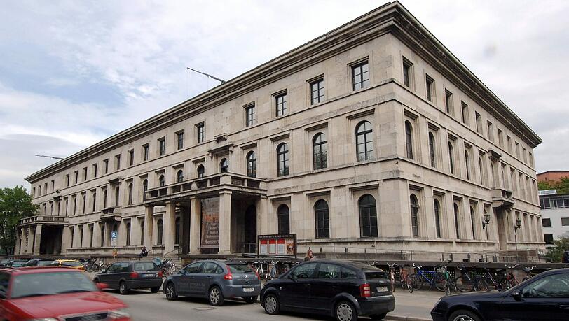 Viele Nazi-Bauten werden in Bayern öffentlich genutzt. Im sogenannten Führerbau, in dem 1938 das Münchner Abkommen unterzeichnet wurde, ist heute die Musikhochschule der Stadt untergebracht.