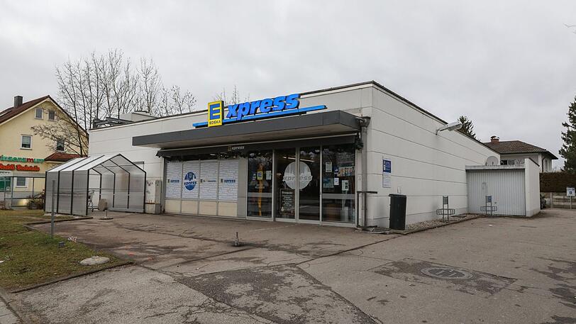 Diese Edeka-Filiale in Moosach wurde am Montag ausgeraubt. Doch weit kamen die Räuber mit ihrer Beute nicht.