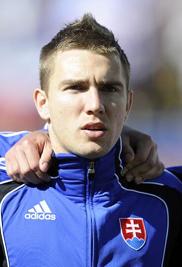 Definitiv zu Hause bleiben hingegen Erik Jendrisek vom SC Freiburg und seine Slowaken. 2010 erst im Achtelfinale der WM am späteren Finalisten Niederlande gescheitert, wurden die EM-Hoffnungen der Slowaken in der Qualifikation bitter enttäuscht.