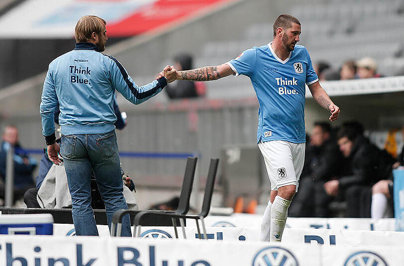 Nachdem Interimstrainer Daniel Bierofka Torjäger Sascha Möldres ausgewechselt hatte, gab es trotz sichtlicher Unzufriedenheit des 31-Jährigen Shake Hands. Nun trifft Coach Bierofka bald auf Coach Mölders.