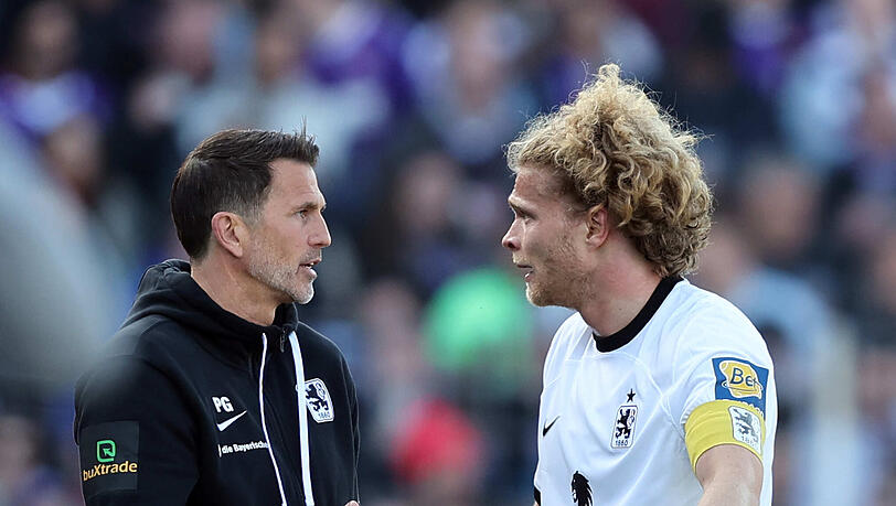 Trainer, mach es doch lieber so: Falls Patrick Glöckner (l.) und 1860-Kapitän Jesper Verlaat hier nicht über die Aufstellung diskutieren, die Fans werden es bestimmt machen.