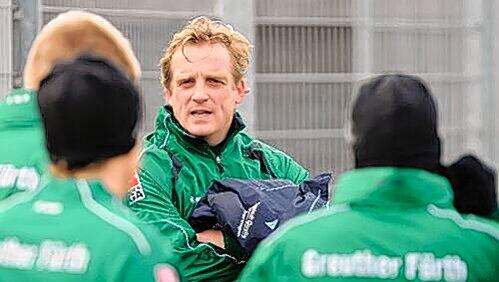 Klare Ansagen an die Mannschaft: Fürths neuer Trainer Mike Büskens. Klare Ansagen an die Mannschaft: Fürths neuer Trainer Mike Büskens.