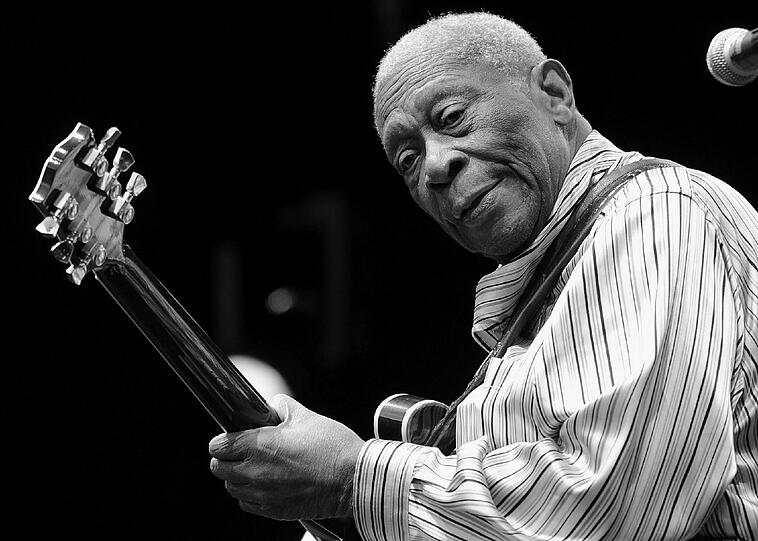 14.05. B.B. King (89):  Der US-amerikanische Sänger und Gitarrist gehörte zu den prägenden Größen des Blues. Den Durchbruch schaffte er Ende der 1960er Jahre mit dem Song «The Thrill Is Gone». King veröffentlichte mehr als 50 Alben und gewann 15 Grammys.