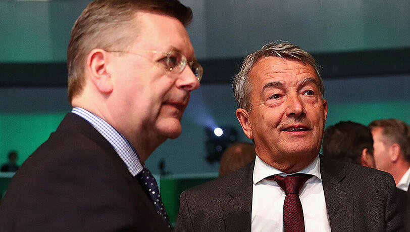DFB-Präsident Reinhard Grindel und sein Vorgänger Wolfgang Niersbach (rechts). DFB-Präsident Reinhard Grindel und sein Vorgänger Wolfgang Niersbach (rechts).
