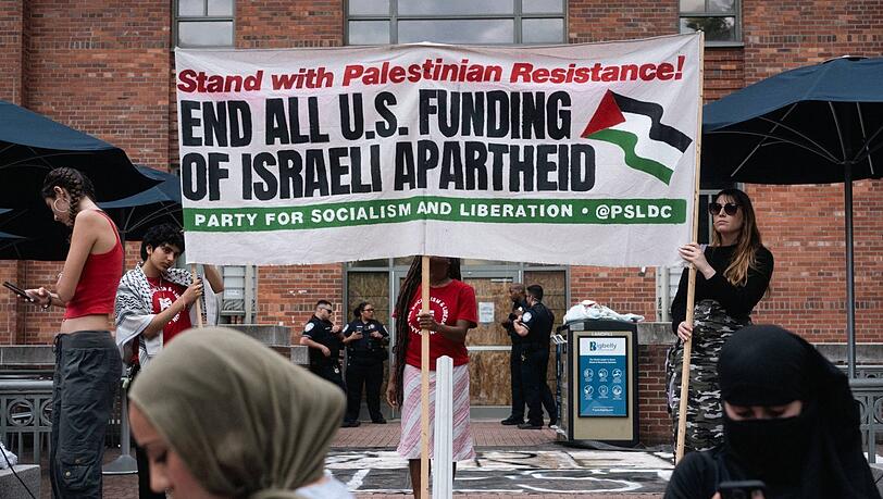 Ein propalästinensisches Protestcamp an der George Washington University in Washington in den USA Anfang Mai. Die Demonstranten fordern ein Ende der Unterstützung eines angeblichen Apartheid-Systems in Israel durch die USA. Ein propalästinensisches Protestcamp an der George Washington University in Washington in den USA Anfang Mai. Die Demonstranten fordern ein Ende der Unterstützung eines angeblichen Apartheid-Systems in Israel durch die USA.