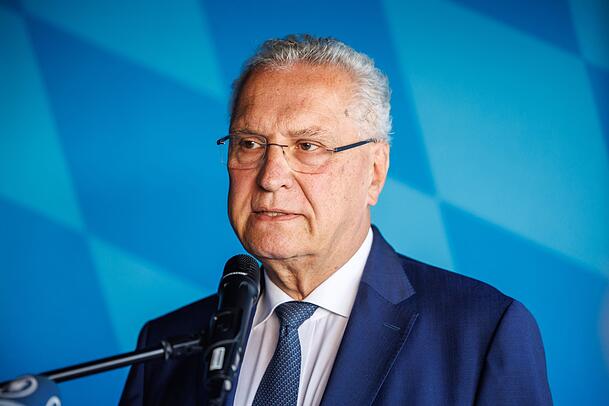 Der CSU-Politiker Joachim Herrmann äußert sich zur Lage in Bayern (Archivbild). Der CSU-Politiker Joachim Herrmann äußert sich zur Lage in Bayern (Archivbild).