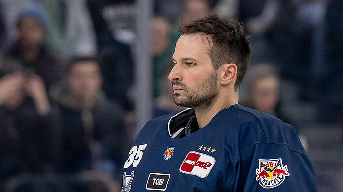 Torwart Mathias Niederberger musste beim Playoff-Sieg gegen die Adler Mannheim verletzungsbedingt vom Eis.