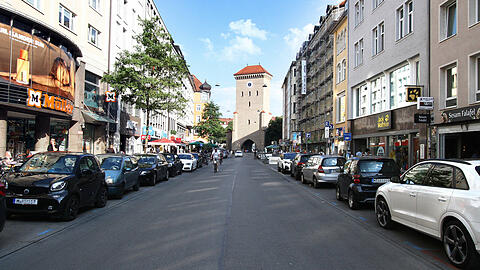 Noch gibt es Parkplätze in der Altstadt wie hier im Tal. Das Konzept sieht vor, Hunderte zu streichen. Noch gibt es Parkplätze in der Altstadt wie hier im Tal. Das Konzept sieht vor, Hunderte zu streichen.