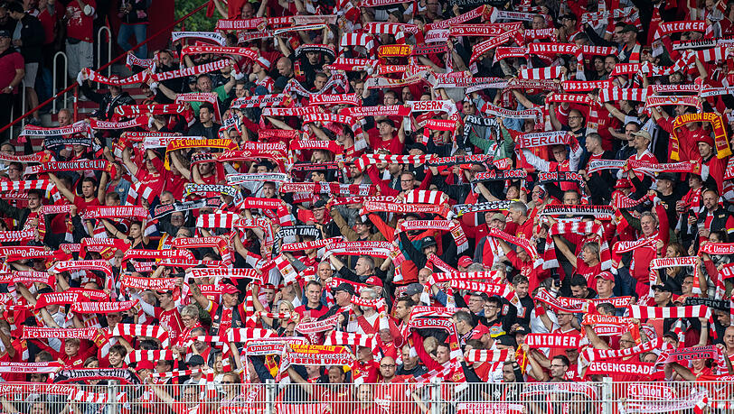 Kleines Stadion, hitzige Stimmung: Union-Fans im Stadion An der Alten Försterei. Kleines Stadion, hitzige Stimmung: Union-Fans im Stadion An der Alten Försterei.