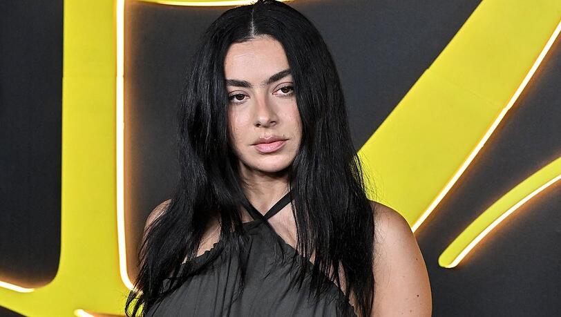 Charli XCX präsentiert 2026 ihre Mockumentary "The Moment". Charli XCX präsentiert 2026 ihre Mockumentary "The Moment".