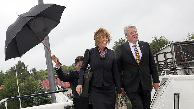 Der Bundespräsident reist wieder in Begleitung seiner Lebensgefährtin. Der Bundespräsident reist wieder in Begleitung seiner Lebensgefährtin.