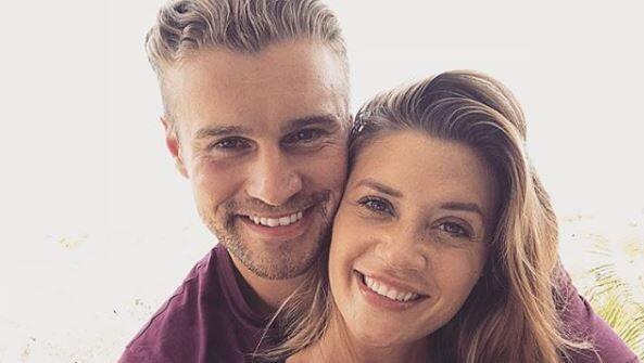 Sind glücklich, wollen sich aber näher kennen lernen: Bachelorette Nadine und Sieger Alex. Sind glücklich, wollen sich aber näher kennen lernen: Bachelorette Nadine und Sieger Alex.