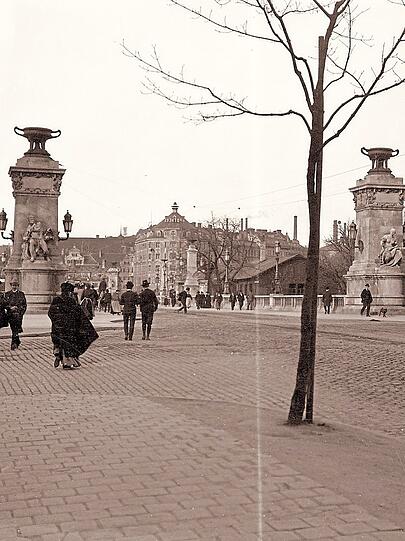Die alte Ludwigsbrücke mit Blick von der Au Richtung Altstadt &ndash; 1934/35 wurde sie neu erbaut.