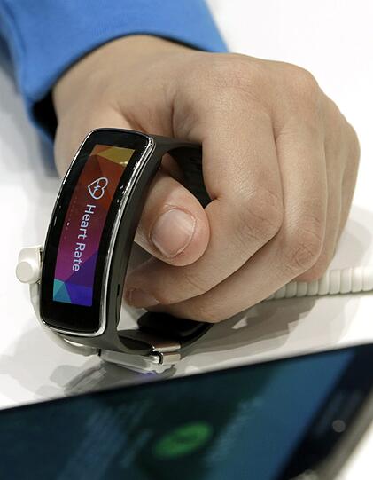 Die Samsung Gear fit.
