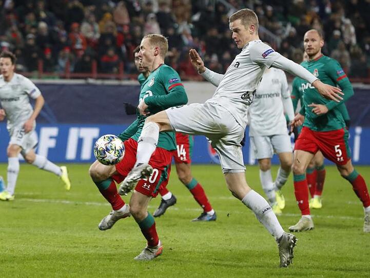 Sven Bender (M) sorgte mit seinem Tor zum 2:0 für die Entscheidung beim Bayer-Sieg in Moskau.