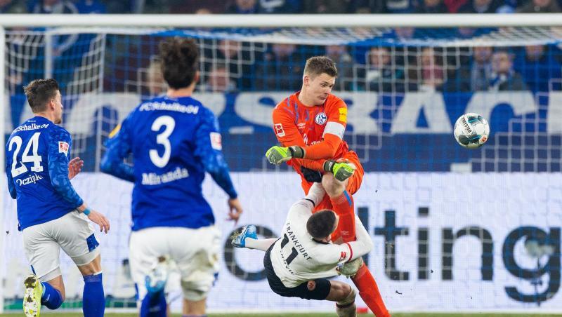 Schalkes Torwart Alexander Nübel wurde für vier Spiele gesperrt. Schalkes Torwart Alexander Nübel wurde für vier Spiele gesperrt.