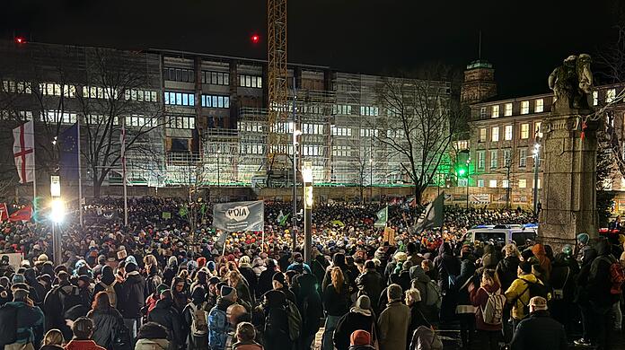 Einige Tausend Menschen kamen bereits vor wenigen Tagen in Freiburg auf dem Platz der alten Synagoge zusammen.