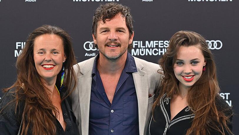 Premiere bei der Eröffnung des Filmfest München: Falka Klare (r.) mit ihren Eltern Zora Thiessen und Felix Klare.