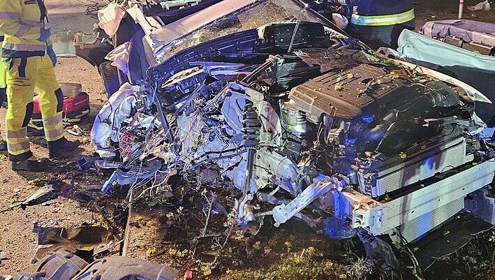 Vom Auto ist kaum noch etwas erkennbar.