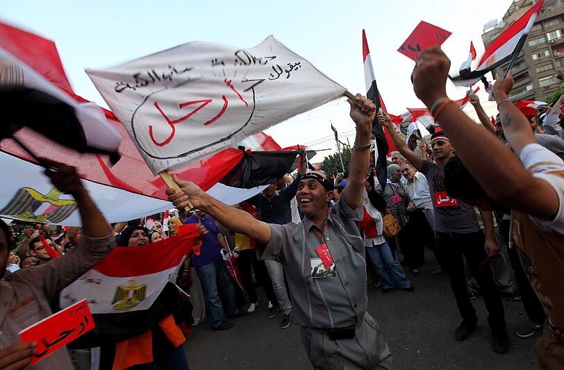 Ausnahmezustand am auf dem Tahrir-Platz in Kairo. Millionen Menschen feiern die Absetzung von Mohammed Mursi durch das ägyptische Militär.