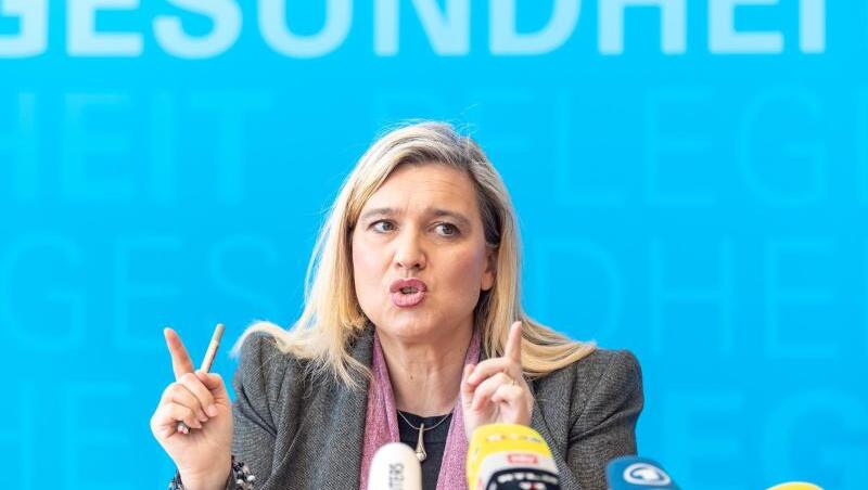 Melanie Huml (CSU), Staatsministerin für Gesundheit und Pflege in Bayern. Foto: Peter Kneffel/dpa Melanie Huml (CSU), Staatsministerin für Gesundheit und Pflege in Bayern. Foto: Peter Kneffel/dpa