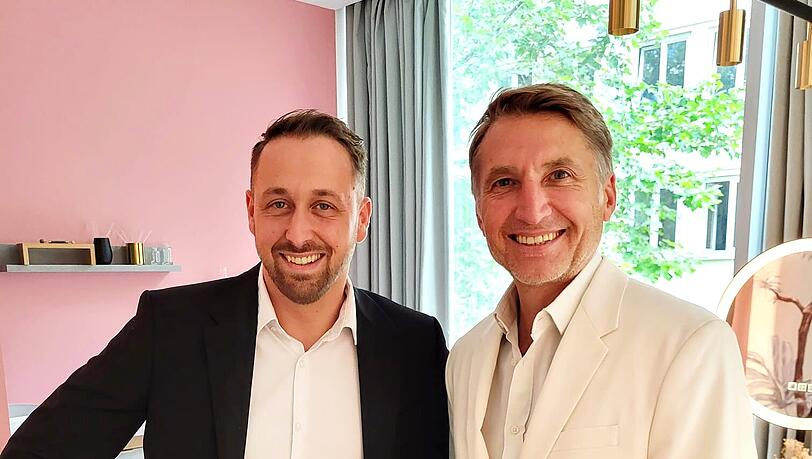 Ryan Goslings Doppelgänger Ludwig Lehner mit Schönheits-Doc Dr. Edouard Manassa Ryan Goslings Doppelgänger Ludwig Lehner mit Schönheits-Doc Dr. Edouard Manassa