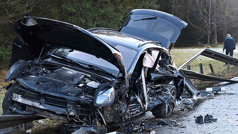 Der Porsche-Fahrer zog sich beim Unfall lebensgef&auml;hrliche Verletzungen zu.